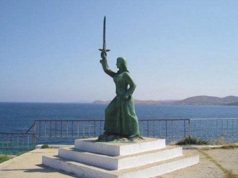 Maroulas statue at Kotsinas